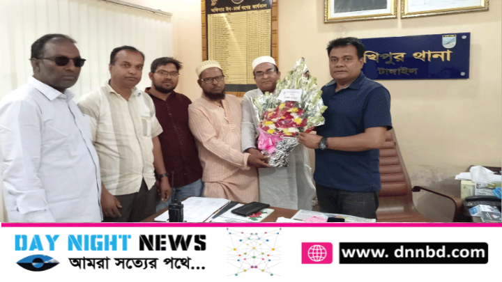 সখিপুর থানার ভারপ্রাপ্ত কর্মকর্তাকে রিপোর্টার্স ইউনিটির পক্ষ থেকে ফুলেল শুভেচ্ছা