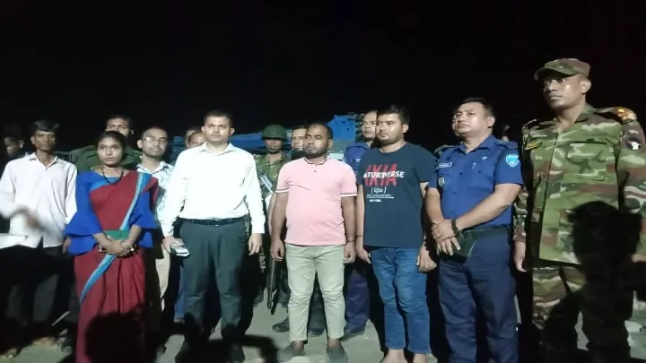 নদী থেকে বালু উত্তোলন করে সরকারি ব্রিজ নির্মাণ নদী থেকে বালু উত্তোলন করে সরকারি ব্রিজ নির্মাণ