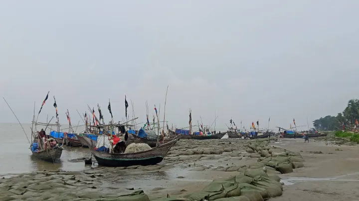 নিষেধাজ্ঞা শেষ আজ রাতেই ইলিশ শিকারে নামতে প্রস্তুত হাজারো জেলে নিষেধাজ্ঞা শেষ আজ রাতেই ইলিশ শিকারে নামতে প্রস্তুত হাজারো জেলে
