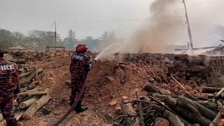 রামগতিতে,  মোবাইল কোর্টের অভিযানে,  অবৈধ ইটভাটা ধ্বংস