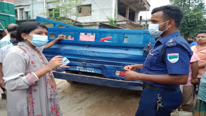 ঝিনাইদহে  টিসিবির ৬০০ কেজি পেঁয়াজ জব্দ, চিনি ডাল ও তেল উধাও