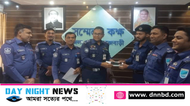 ৩১ টি মোবাইল উদ্ধার করে মালিকদেরকে ফিরিয়ে দিলেন রাজবাড়ী জেলা পুলিশ