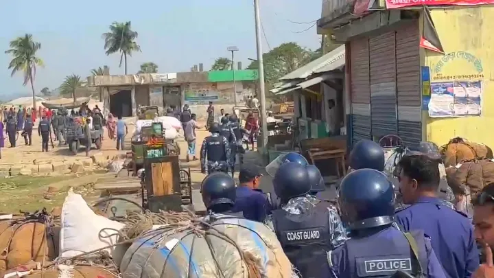 নোয়াখালীতে,  ঘাট দখল নিয়ে বিএনপির দুই গ্রুপের সংঘর্ষ,  আহত ১০