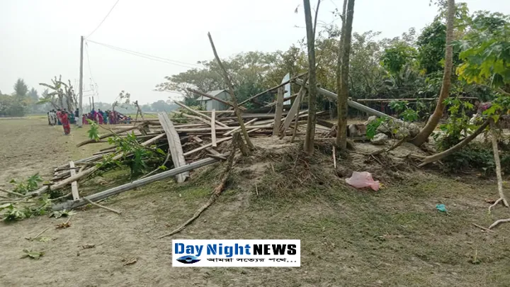 কমলনগরের চরকাদিরায় নদীভাঙা পরিবারকে উচ্ছেদের চেষ্টা,ককটেল ফাটিয়ে হামলা,বসতঘর ভাঙচুর- লুটপাট