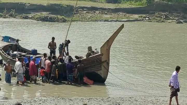 কমলনগরে অভযিানে র্ব্যথ মৎস র্কমর্কতা! নয়িন্ত্রণহীন বরফ কল