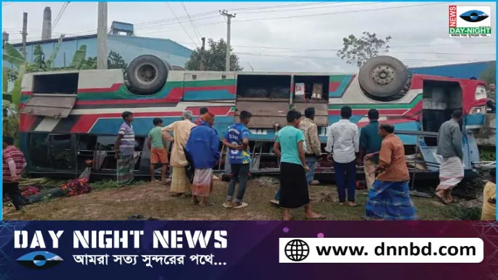 ফুলবাড়ী, নিয়ন্ত্রণ, হারিয়ে, নৈশকোচ, খাদ, উল্টে, নিহত ১, আহত ১৫