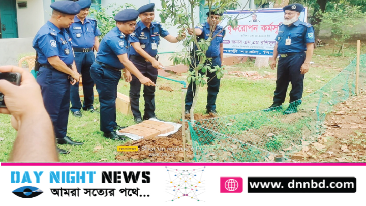 ফুলবাড়ী থানা পরিদর্শনে অতিরিক্ত ডিআইজি