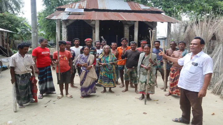 ফুলবাড়ীতে রাত জেগে হিন্দুপাড়াগুলো পাহারা