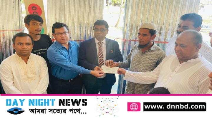 শাহপরীর দ্বীপে ঘূর্ণিঝড়ে ক্ষতিগ্রস্ত গ্রাম পরিদর্শন করলেন বিভাগীয় কমিশনার