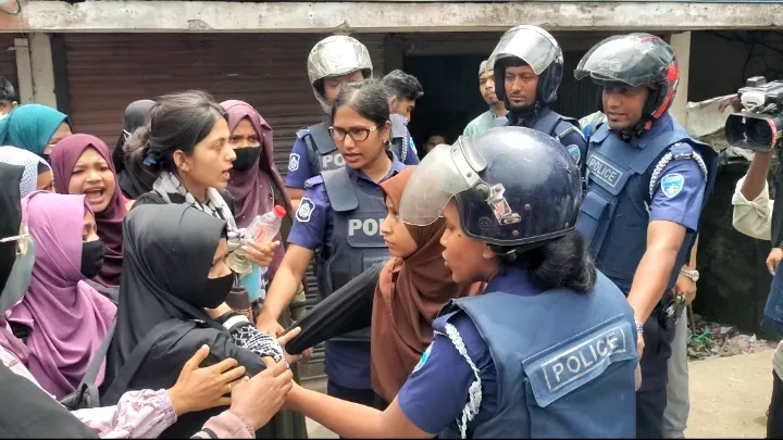 লক্ষ্মীপুরে বিক্ষোভের চেষ্টা, দুই-পক্ষের হট্টগোল